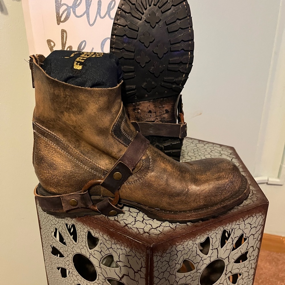 Freebird by Steven Hatchet Boots Sz 8